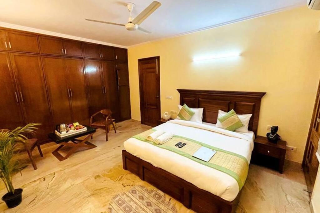 Divine India Service 4bhk,d-36, Saket Apartment *