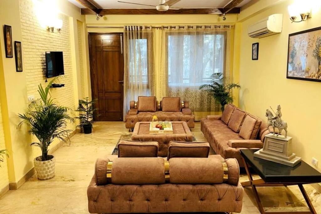 Divine India Service 4bhk,d-36, Saket Apartment New Delhi