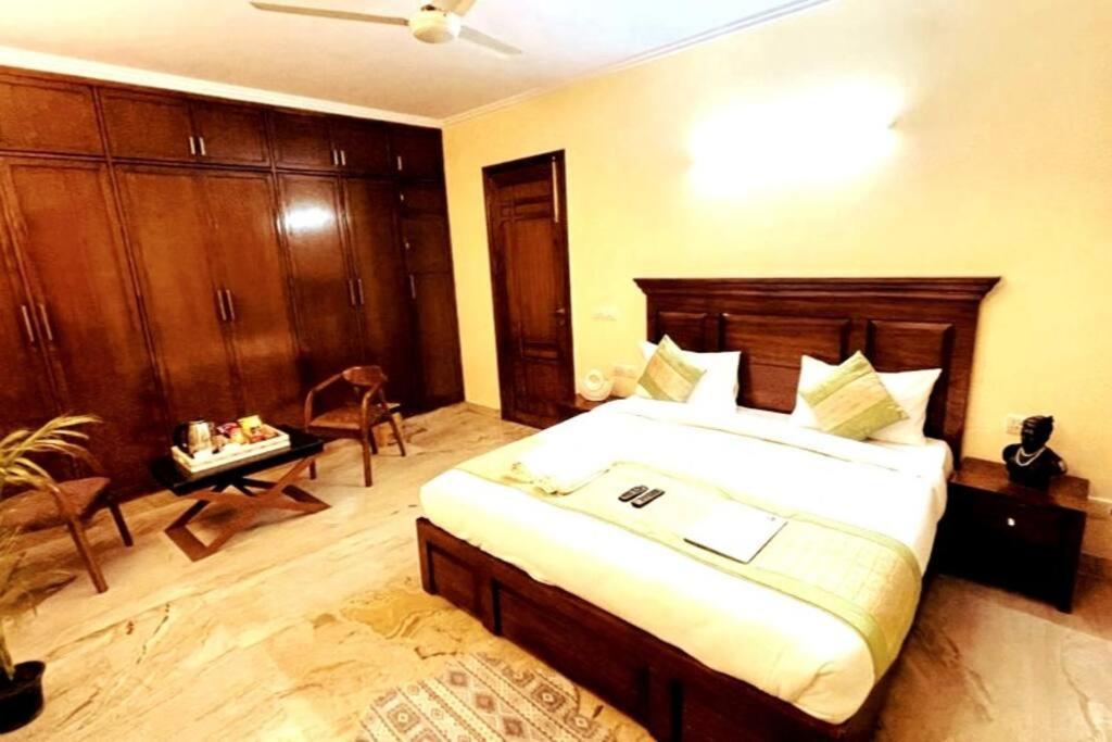 Divine India Service 4bhk,d-36, Saket