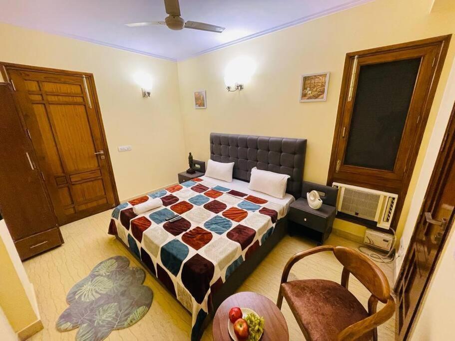Apartment Divine India Service 4bhk,d-36, Saket New Delhi