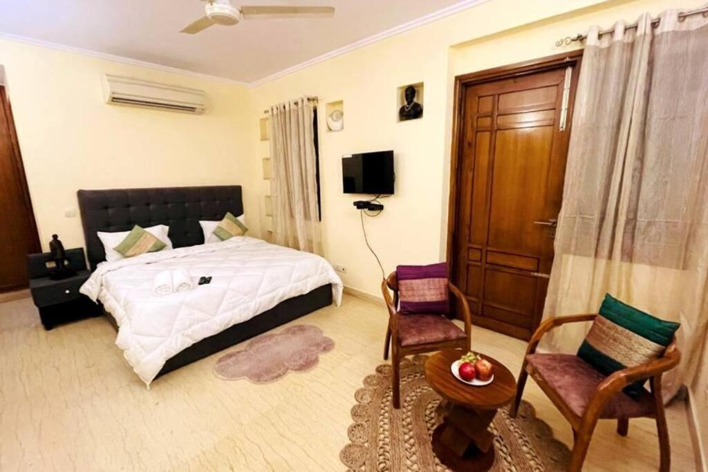 Divine India Service 4bhk,d-36, Saket New Delhi