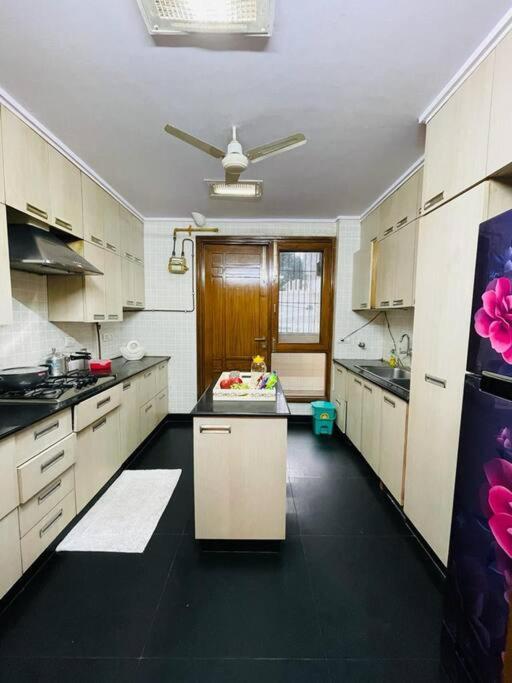Divine India Service 4bhk,d-36, Saket