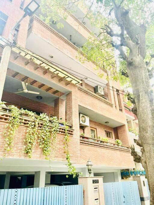 Divine India Service 4bhk,d-36, Saket * New Delhi