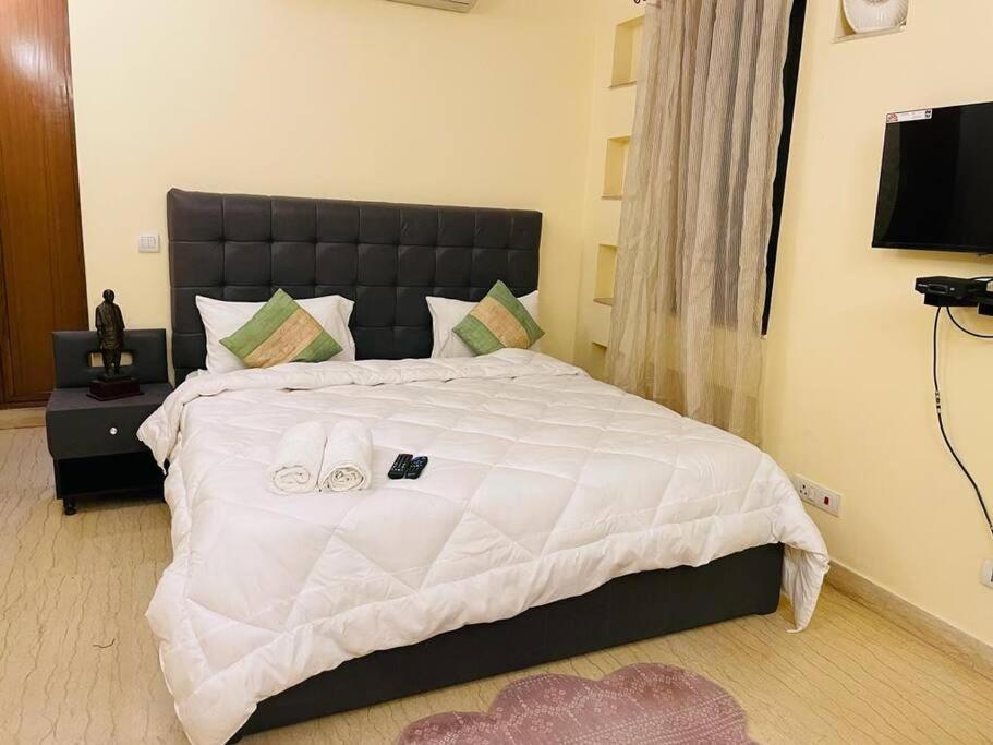 Divine India Service 4bhk,d-36, Saket Apartment New Delhi