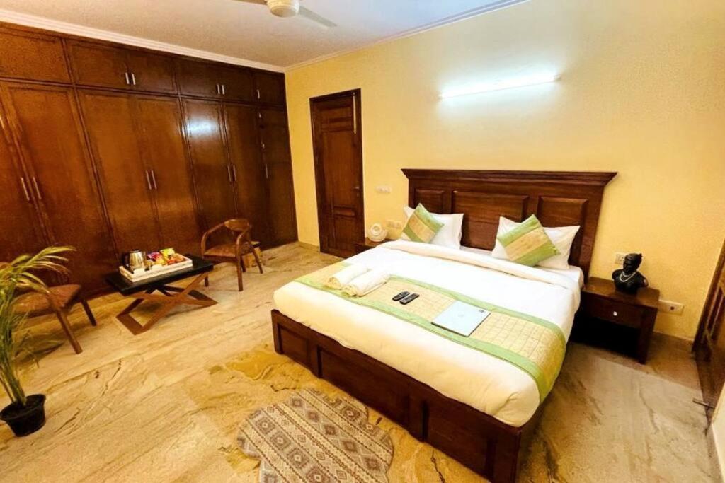 Divine India Service 4bhk,d-36, Saket *
