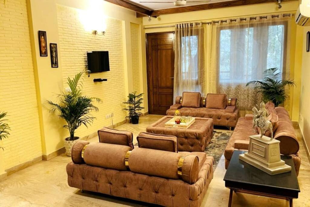 Divine India Service 4bhk,d-36, Saket Apartment *