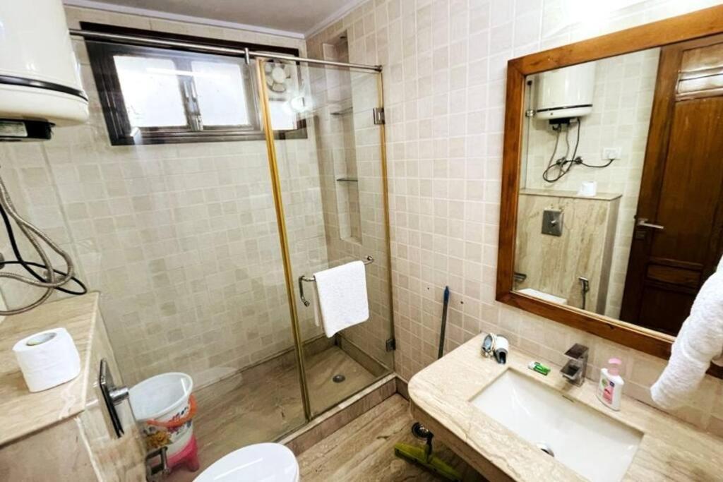 Apartment Divine India Service 4bhk,d-36, Saket *