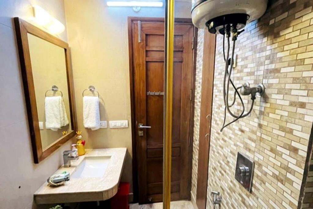 Apartment Divine India Service 4bhk,d-36, Saket New Delhi