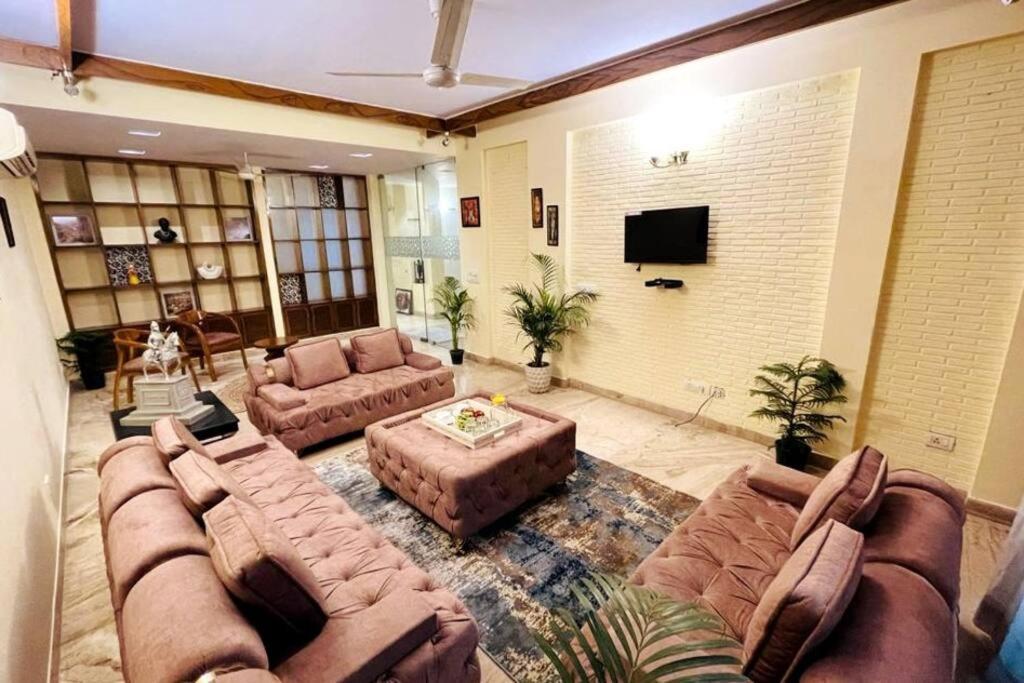 Divine India Service 4bhk,d-36, Saket Apartment New Delhi