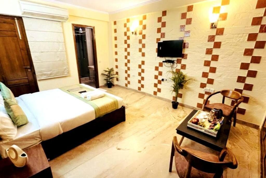 Divine India Service 4bhk,d-36, Saket *