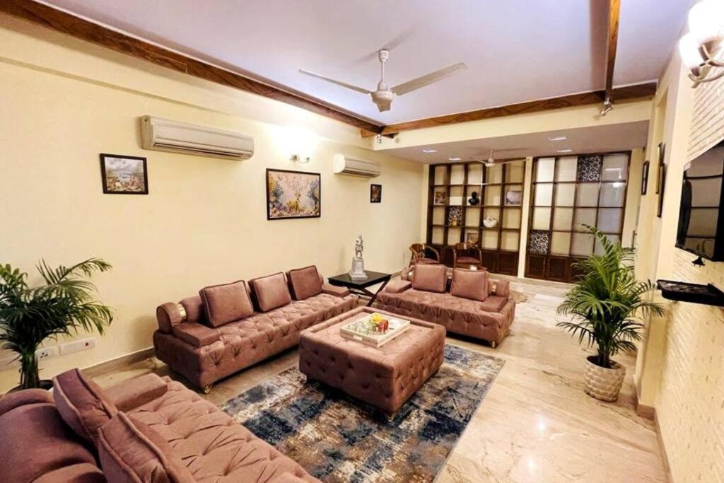 Divine India Service 4bhk,d-36, Saket